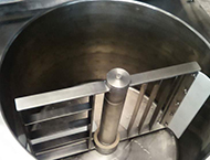 Мешалка со скребком сироповарочного котла